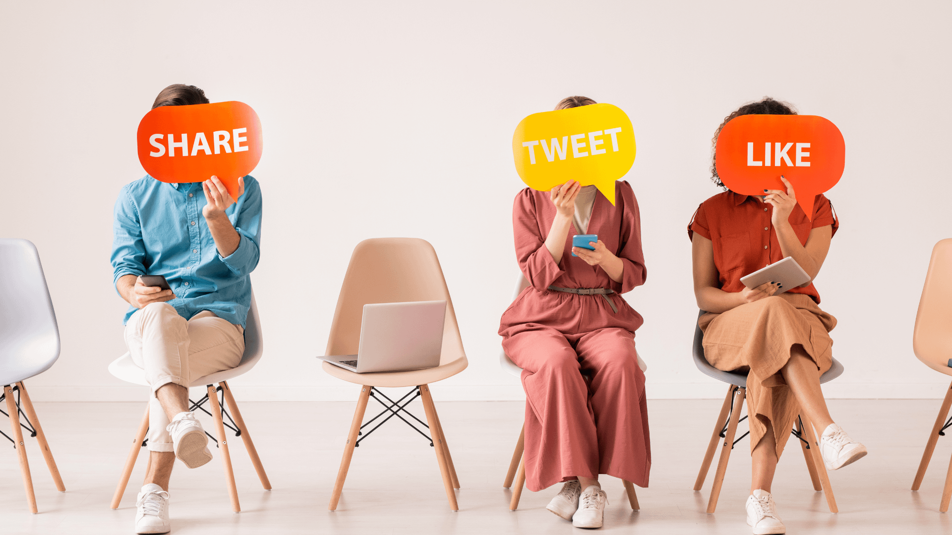 The Role of Alternative Social Media in the News and Information Environment 2 Alternative Social Media